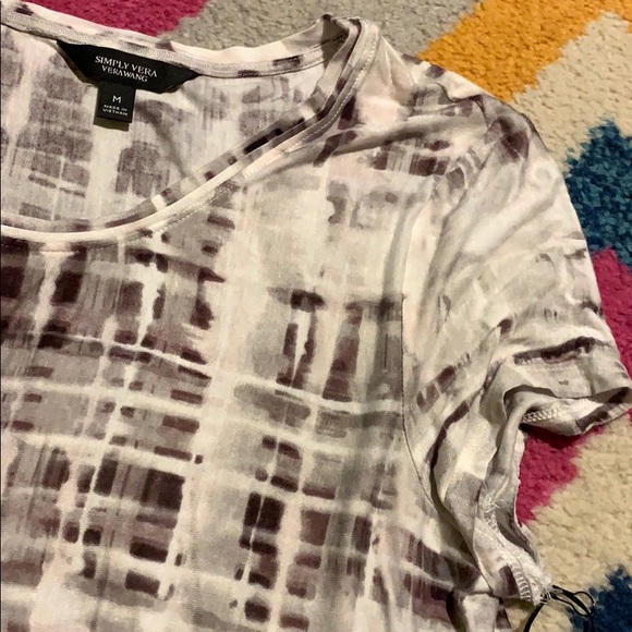 NWT Women’s Medium Simply Vera Printed Tee - Picture 3 of 7